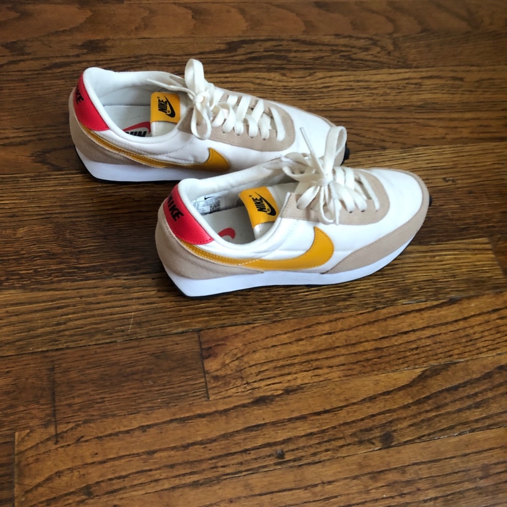 Nike Daybreak tennis shoes